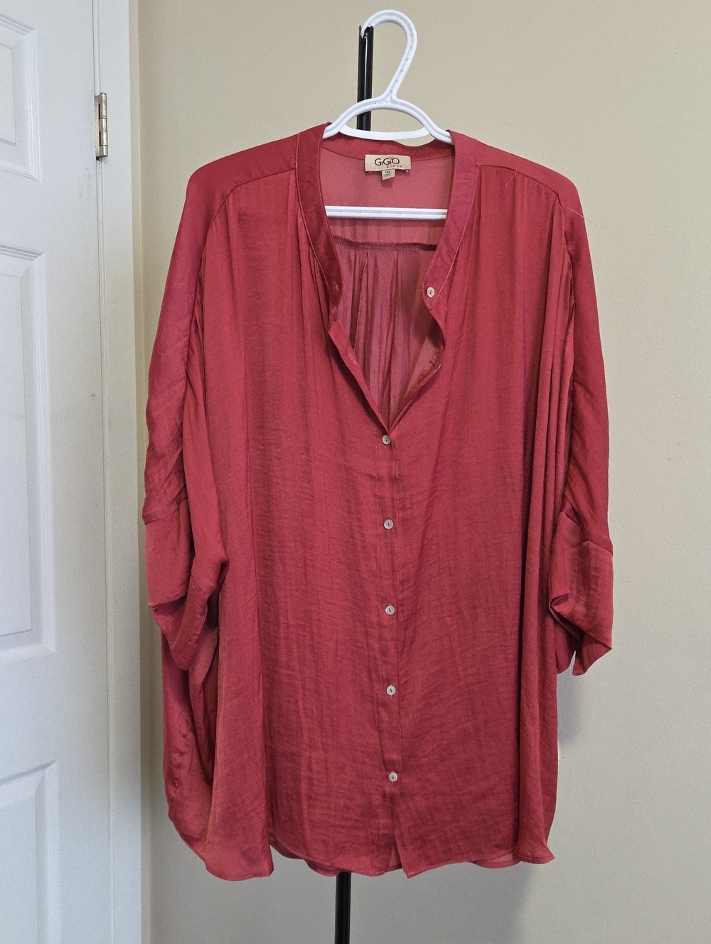 Gigio Plus Size Relaxed Button-Down Shirt in Rose Red